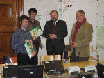 Leiter der FA7B HR Dr. Kurt Kalcher mit Edwin Benko und den beiden rumänischen Gästen