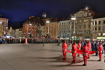 Große Flaggenparade am Grazer Hauptplatz