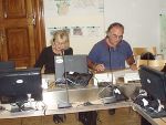 KIT-Mitglieder Anna-Maria Hirmer und Helmut Stockner beim fleißigen anrufen.