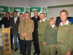 Edwin Benko mit Bgm. Fuchs, Bgm. Adlgasser, FF-Arzt Dr. Trummer, KAT-Referent Feldbach Kirchengast, LMdF Fiedler und BI Kouba 