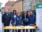 Dr. Kalcher und Mag. Kreuzwirth besuchen den KIT-Stand bei der Flaggenparade