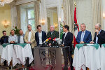 Landespolizeidirektor Gerald Ortner, Bundesfeuerwehrpräsident Albert Kern, Fachabteilungsleiter Karl Lautner, Bundesminister Hans-Jörg Schelling, Bundesminister Sebastian Kurz, Landeshauptmann Hermann Schützenhöfer, Landeshauptmann-Stellvertreter Michael Schickhofer, Landesrat Anton Land und Landesrat Johann Seitinger (v.l.) bei der heutigen Pressekonferenz © steiermark.at/Streibl; bei Quellenangabe honorarfrei Landespolizeidirektor Gerald Ortner, Bundesfeuerwehrpräsident Albert Kern, Fachabteilungsleiter Karl Lautner, Bundesminister Hans-Jörg Schelling, Bundesminister Sebastian Kurz, Landeshauptmann Hermann Schützenhöfer, Landeshauptmann-Stellvertreter Michael Schickhofer, Landesrat Anton Land und Landesrat Johann Seitinger (v.l.) bei der heutigen Pressekonferenz