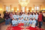 LH Voves sowie Organisatoren und Sponsoren der Kindersicherheitsolympiade 2006 mit dem Vorjahressieger, den Schülern der Volksschule Irdning.