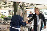 LH Drexler beim Besuch der Feldküche in Gosdorf © Land Steiermark; bei Quellenangabe honorarfrei LH Drexler beim Besuch der Feldküche in Gosdorf